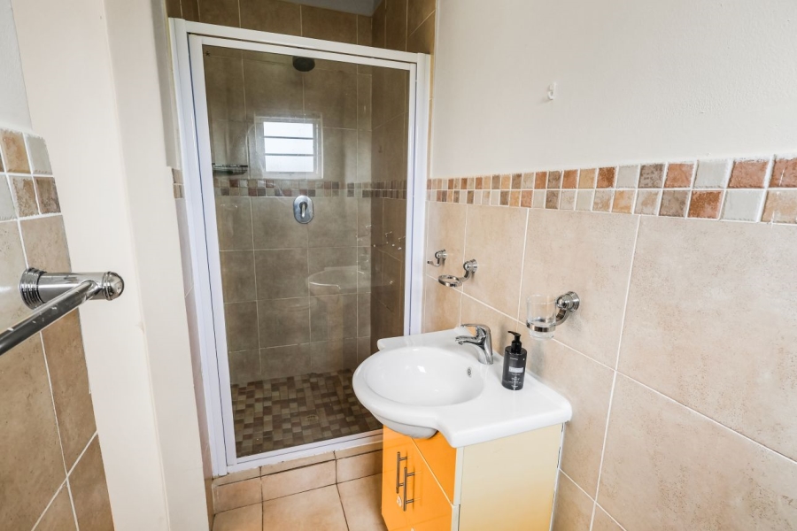 To Let 3 Bedroom Property for Rent in Beacon Bay Eastern Cape